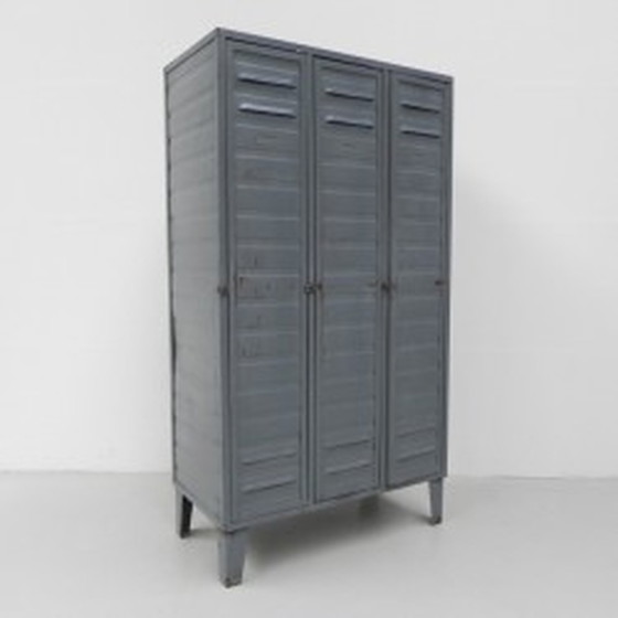 Image 1 of Industriële stalen locker met 3 deuren