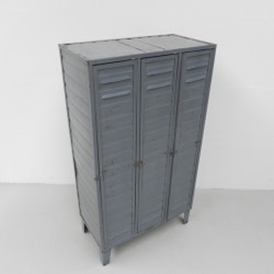 Image 1 of Industriële stalen locker met 3 deuren