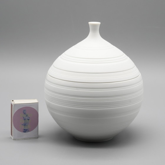 Image 1 of Zeldzame Hutschenreuther Hans Achtziger Design Reliëf Bisque porseleinen bol deksel doos
