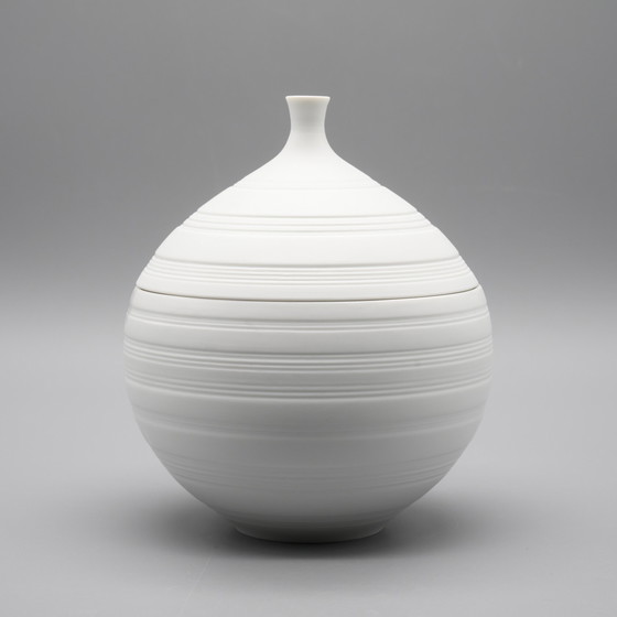 Image 1 of Zeldzame Hutschenreuther Hans Achtziger Design Reliëf Bisque porseleinen bol deksel doos