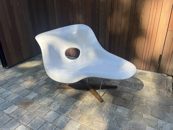 Image 1 of Vitra Eames La Chaise