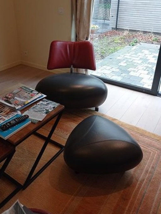 2x Leolux stoelen met poef