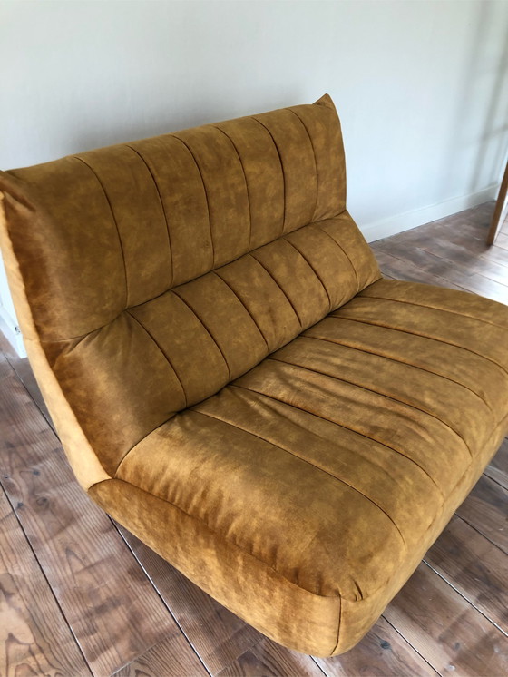 Image 1 of Bank love seat, Homestock