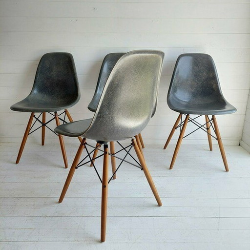 4x Eetkamerstoelen in Olifantenhuid Grijs Herman Miller