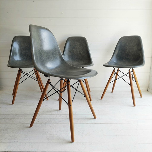 4x Eetkamerstoelen in Olifantenhuid Grijs Herman Miller