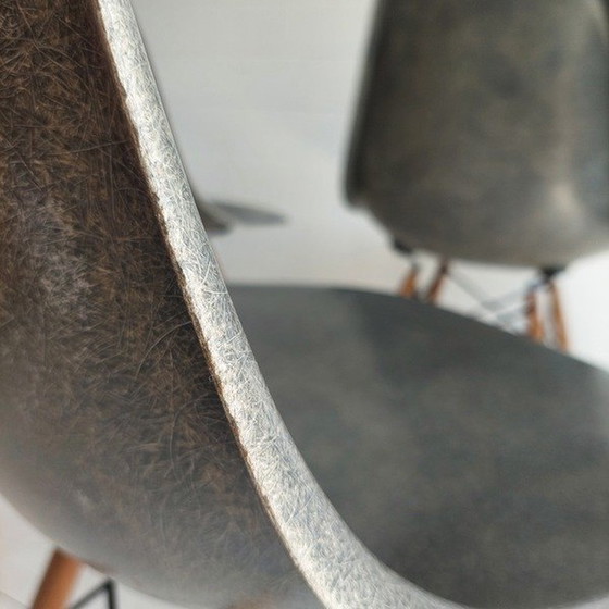 Image 1 of 4x Eetkamerstoelen in Olifantenhuid Grijs Herman Miller