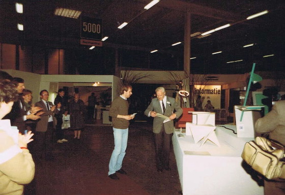 Image 1 of Driehoekige bijzettafel van Ronald Willemsen voor Metaform, Nederland 1980