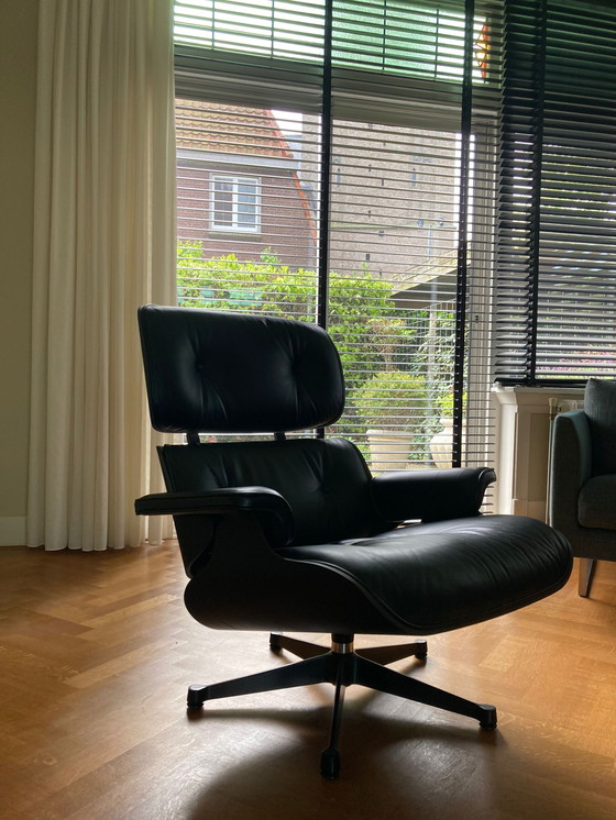 Image 1 of Vitra Eames Lounge Chair + ottoman