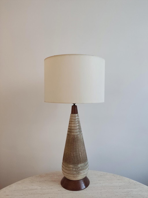  Deense lamp van keramiek en hout