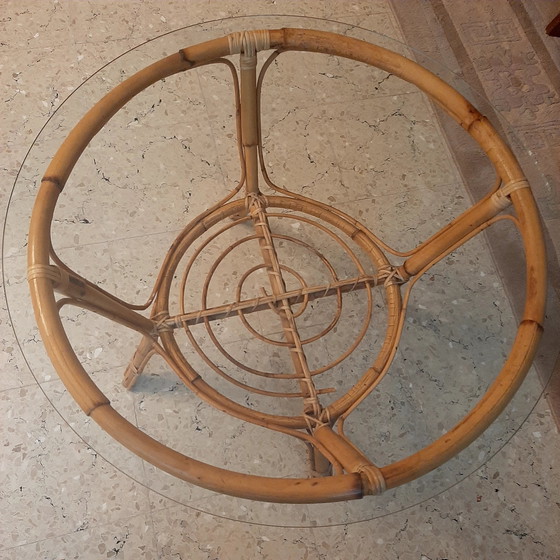 Image 1 of 4X rotan stoelen met kussens en 1X rotan tafel met glazen blad