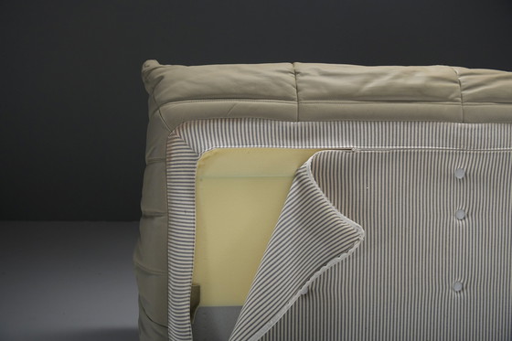 Image 1 of Prachtige, originele Togo (2011) in kaki-leer van Michel Ducaroy - Ligne Roset