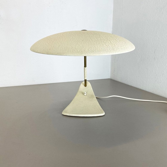 Image 1 of Vintage Bauhaus beige metalen en messing bureaulamp, Oostenrijk 1950