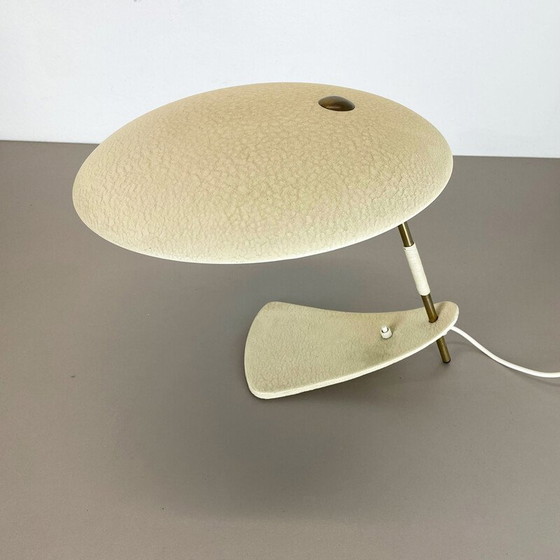 Image 1 of Vintage Bauhaus beige metalen en messing bureaulamp, Oostenrijk 1950