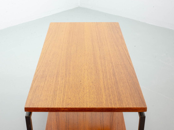 Image 1 of Minimalistische Stiemsma Mobiele Bijzettafel / Trolley met twee Teak lagen op een zwart stalen frame. Nederland