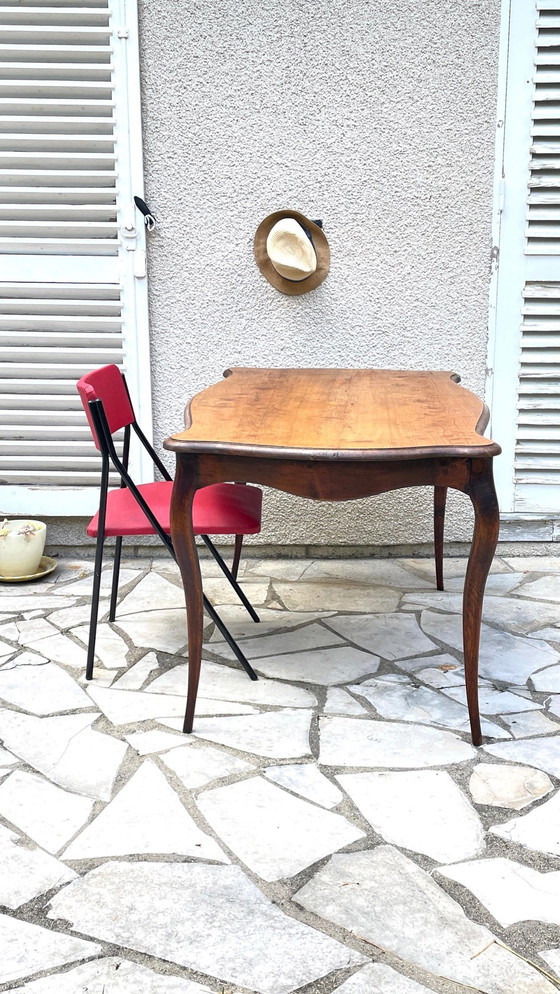 Image 1 of Massief houten tafel met gebogen poten Frankrijk