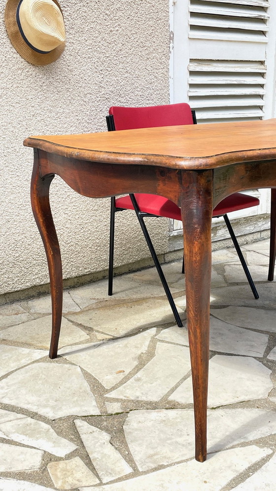 Image 1 of Massief houten tafel met gebogen poten Frankrijk