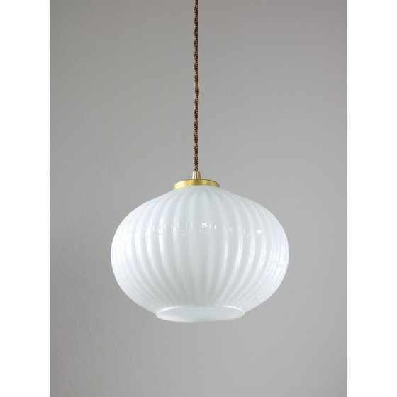 Image 1 of Vintage opaal glas en messing hanglamp