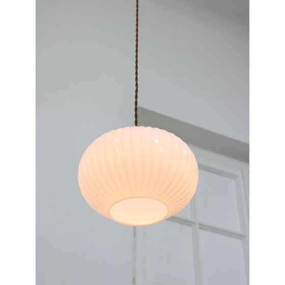 Image 1 of Vintage opaal glas en messing hanglamp