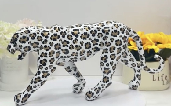 Image 1 of Luipaard Sculptuur - Elegant en Modern Ontwerpdecoratie