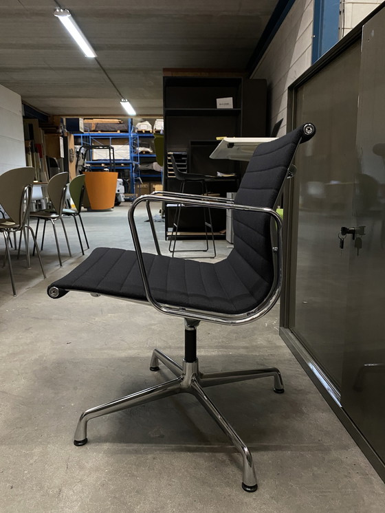 Image 1 of 6x Vitra Eames vergaderstoel zwart hopsak draaibaar