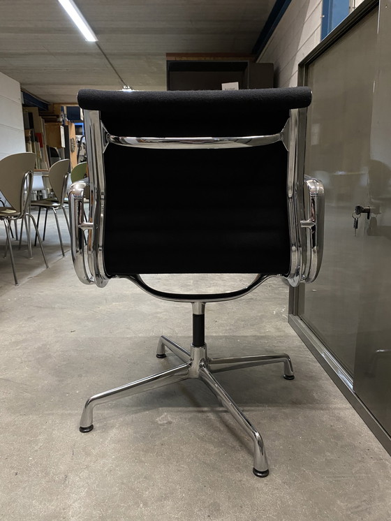 Image 1 of 6x Vitra Eames vergaderstoel zwart hopsak draaibaar