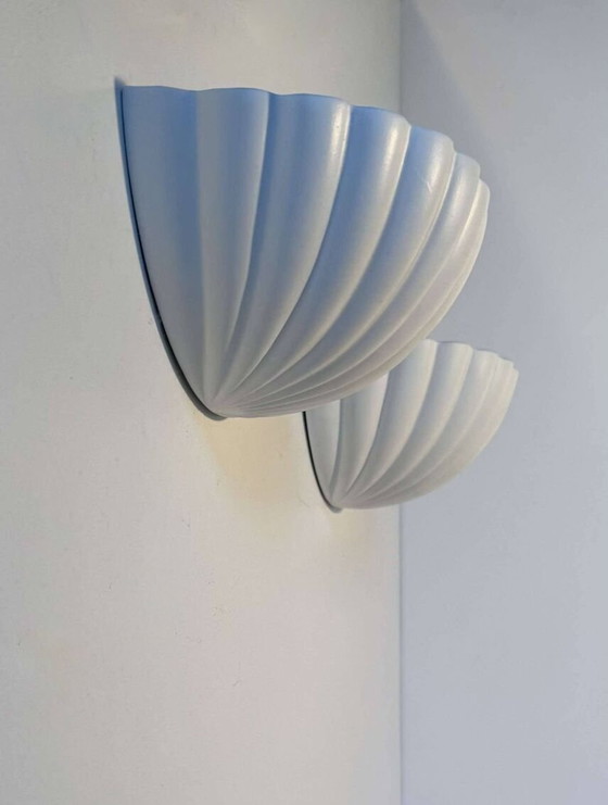 Image 1 of 2X Witte Matte Schelp Wandlampen - Frankrijk 1970