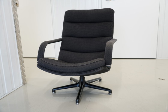 Image 1 of Artifort f142 fauteuil