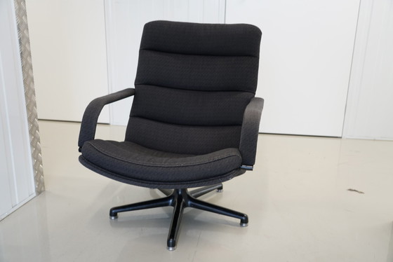 Image 1 of Artifort f142 fauteuil