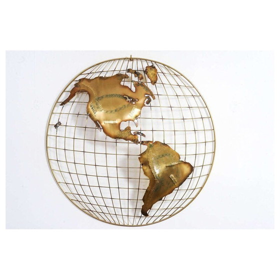 Image 1 of Paar vintage messing "de wereld" wandsculpturen van Curtis Jeré, 1970