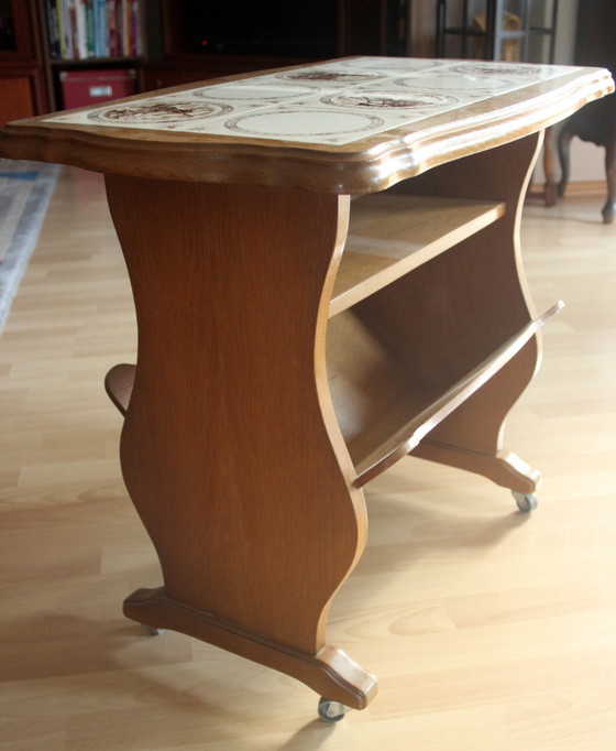 Image 1 of Mid Century krantenwagen hout met keramische tegels, op wielen, vintage