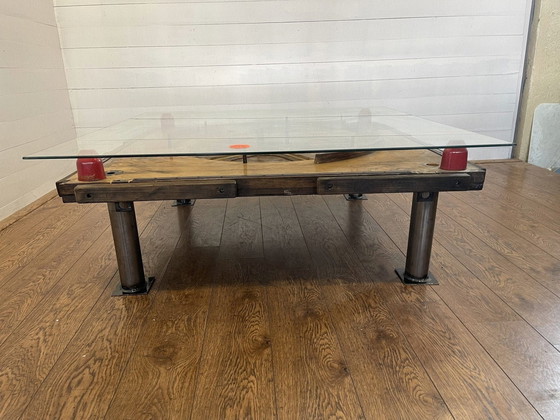 Image 1 of unieke industriÃ«le tafel uit houten mal met negatief treinwiel