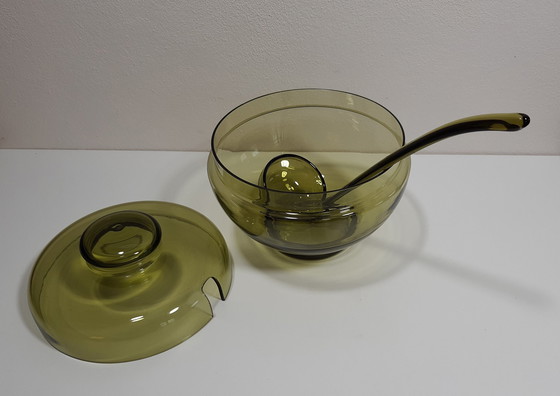 Image 1 of Olijfgroene/Groenviolet Glazenbowl Met Deksel En Bijbehorende Glazen Schepklepel Met Schenktuit.