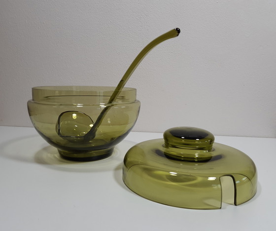 Image 1 of Olijfgroene/Groenviolet Glazenbowl Met Deksel En Bijbehorende Glazen Schepklepel Met Schenktuit.