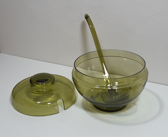 Image 1 of Olijfgroene/Groenviolet Glazenbowl Met Deksel En Bijbehorende Glazen Schepklepel Met Schenktuit.