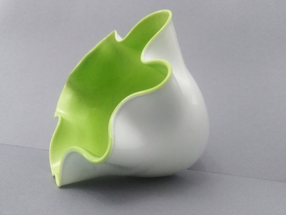Image 1 of Zeldzame Venini 'Fazoletto' groen en witte Murano vaas van Fulvio Bianconi 1980S