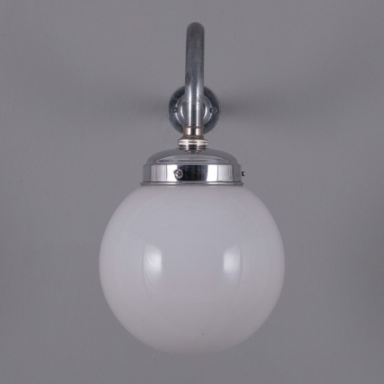 Image 1 of Vintage opaline glazen wandlamp, 1950