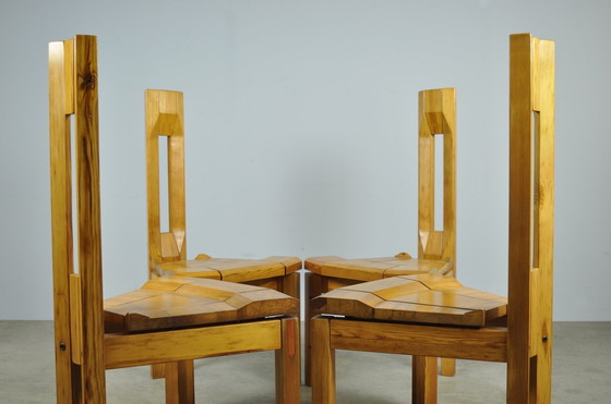 Image 1 of Laukaan Puu / Brutalistisch grenen eettafel stoelen (4) "Rantasipi" / Finland 1970