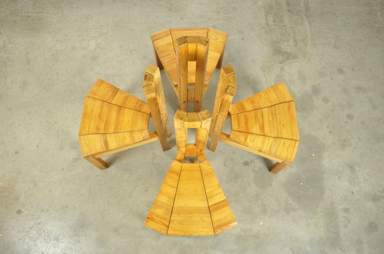 Image 1 of Laukaan Puu / Brutalistisch grenen eettafel stoelen (4) "Rantasipi" / Finland 1970