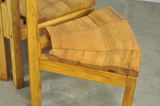 Image 1 of Laukaan Puu / Brutalistisch grenen eettafel stoelen (4) "Rantasipi" / Finland 1970