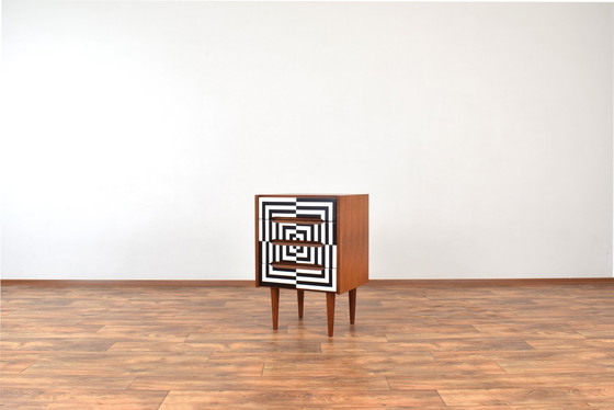 Image 1 of Mid Century Op-Art Met de hand beschilderd Deens teakhouten ladekastje, 1960S.