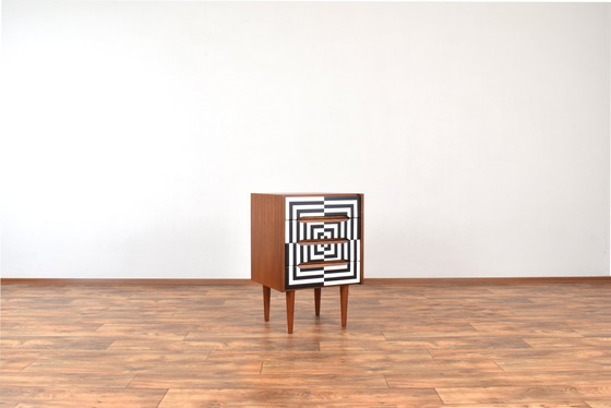 Image 1 of Mid Century Op-Art Met de hand beschilderd Deens teakhouten ladekastje, 1960S.