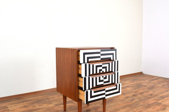 Image 1 of Mid Century Op-Art Met de hand beschilderd Deens teakhouten ladekastje, 1960S.