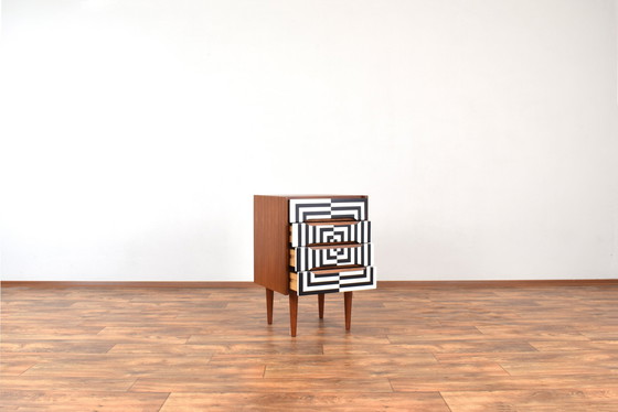 Image 1 of Mid Century Op-Art Met de hand beschilderd Deens teakhouten ladekastje, 1960S.