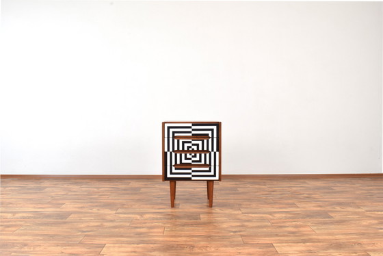 Image 1 of Mid Century Op-Art Met de hand beschilderd Deens teakhouten ladekastje, 1960S.