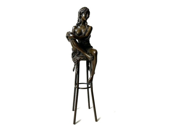 Image 1 of Elegant Bronzen Beeld Van Zittende Vrouw 