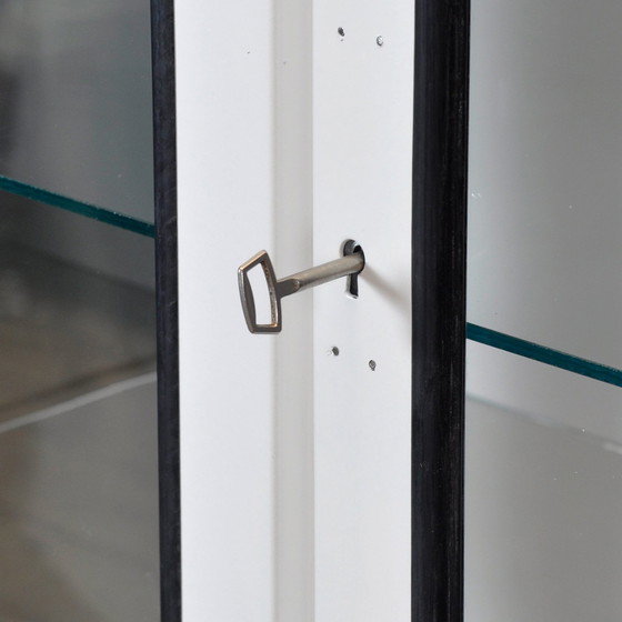 Image 1 of Gerestaureerd oud medisch kabinet van ijzer en glas, jaren 1970