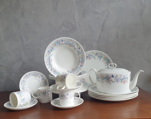 Wedgewood Bone China Angela Servies 17-Delig