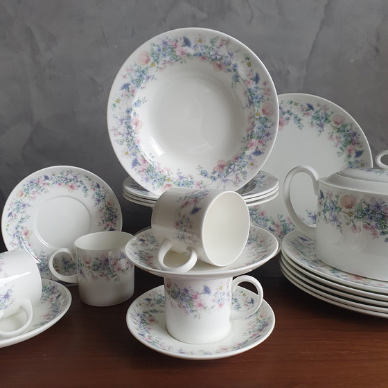 Image 1 of Wedgewood Bone China Angela Servies 17-Delig