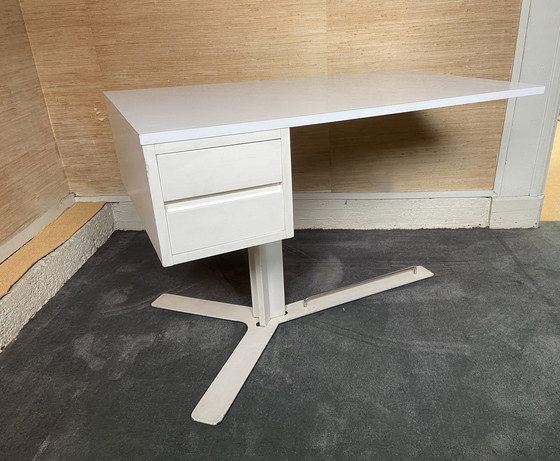 Image 1 of Wit Melamine Bureau Gepubliceerd door Roche&Bobois