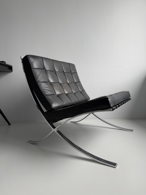 Ludwig Mies Van Der Rohe Leren Fauteuil Barcelona Voor Knoll